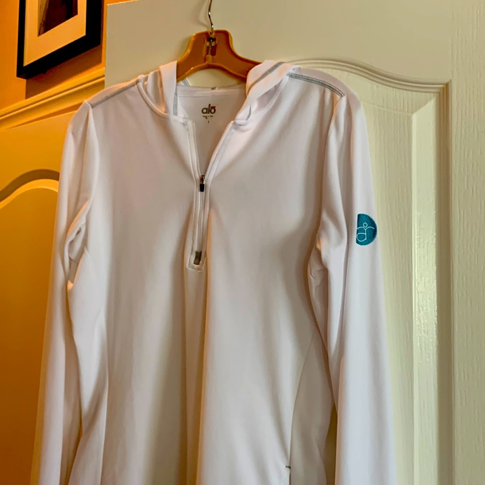 Alo | White Half Zip Lightweight Pullover